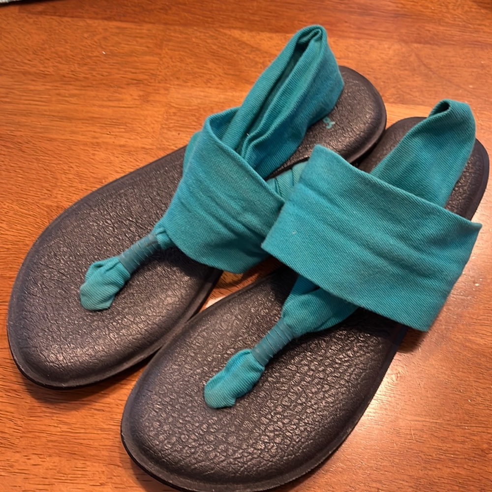 Sanuk Yoga sling sandals size 7 in sea green